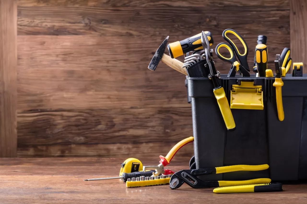 5 accessori indispensabili per il banco da lavoro