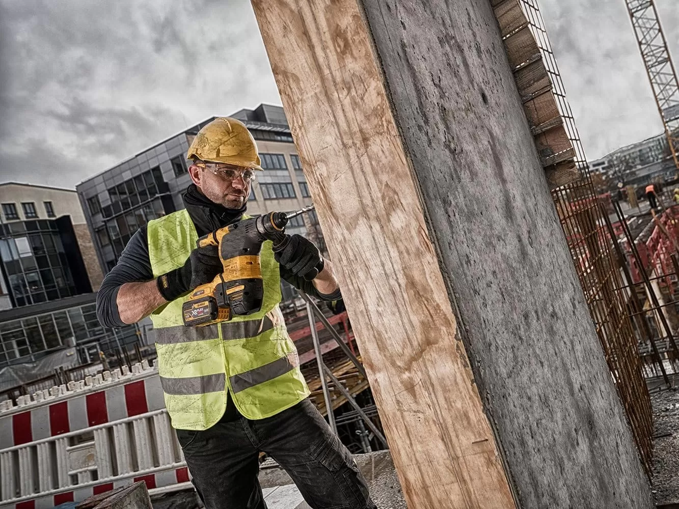 Tassellatore Dewalt Dch323nt Sds-plus Xr 54v Brushless Senza Batteria E Caricabatterie