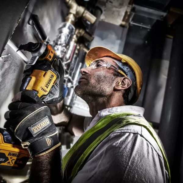 Multifunzione Ad Oscillazione Dewalt Dcs356p2 18v Xr + 35 Accessori In Valigetta