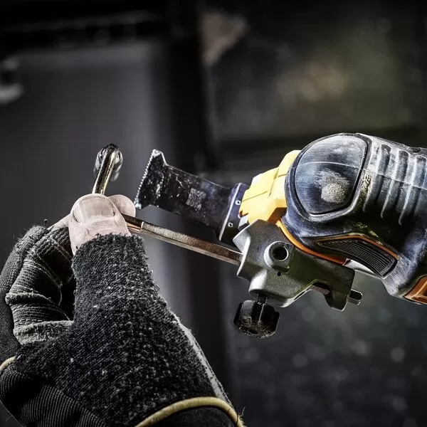 Multifunzione Ad Oscillazione Dewalt Dcs356p2 18v Xr + 35 Accessori In Valigetta