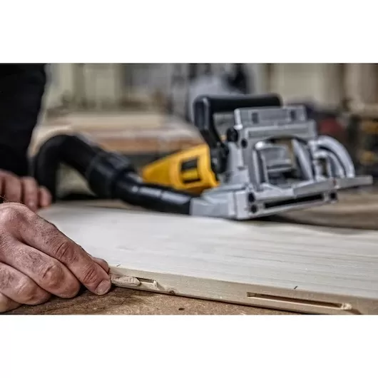 Fresatrice Per Giunzioni Con Linguette 600w Dewalt Dw682k