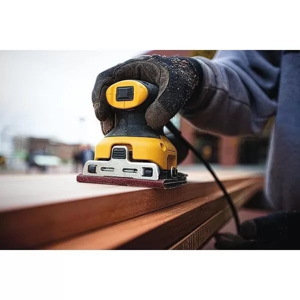 Levigatrice Orbitale 1/4 Foglio 230w Dewalt Dwe6411