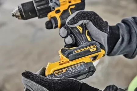 Kit Dewalt Completo Di Trapano Avvitatore Dcd805 E Avvitatore A Massa Battente Dcf850