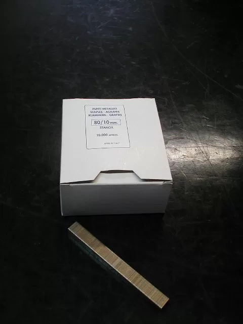 Kit Di 2 Scatole Da 10000 Pz Di Graffe 80/10 