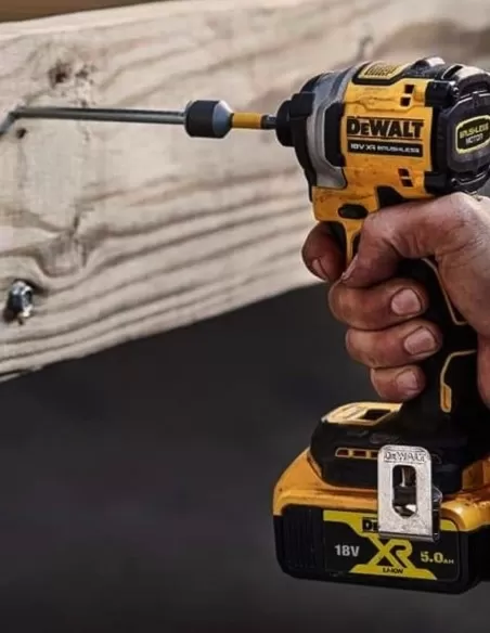 Kit Dewalt Completo Di Trapano Avvitatore Dcd805 E Avvitatore A Massa Battente Dcf850