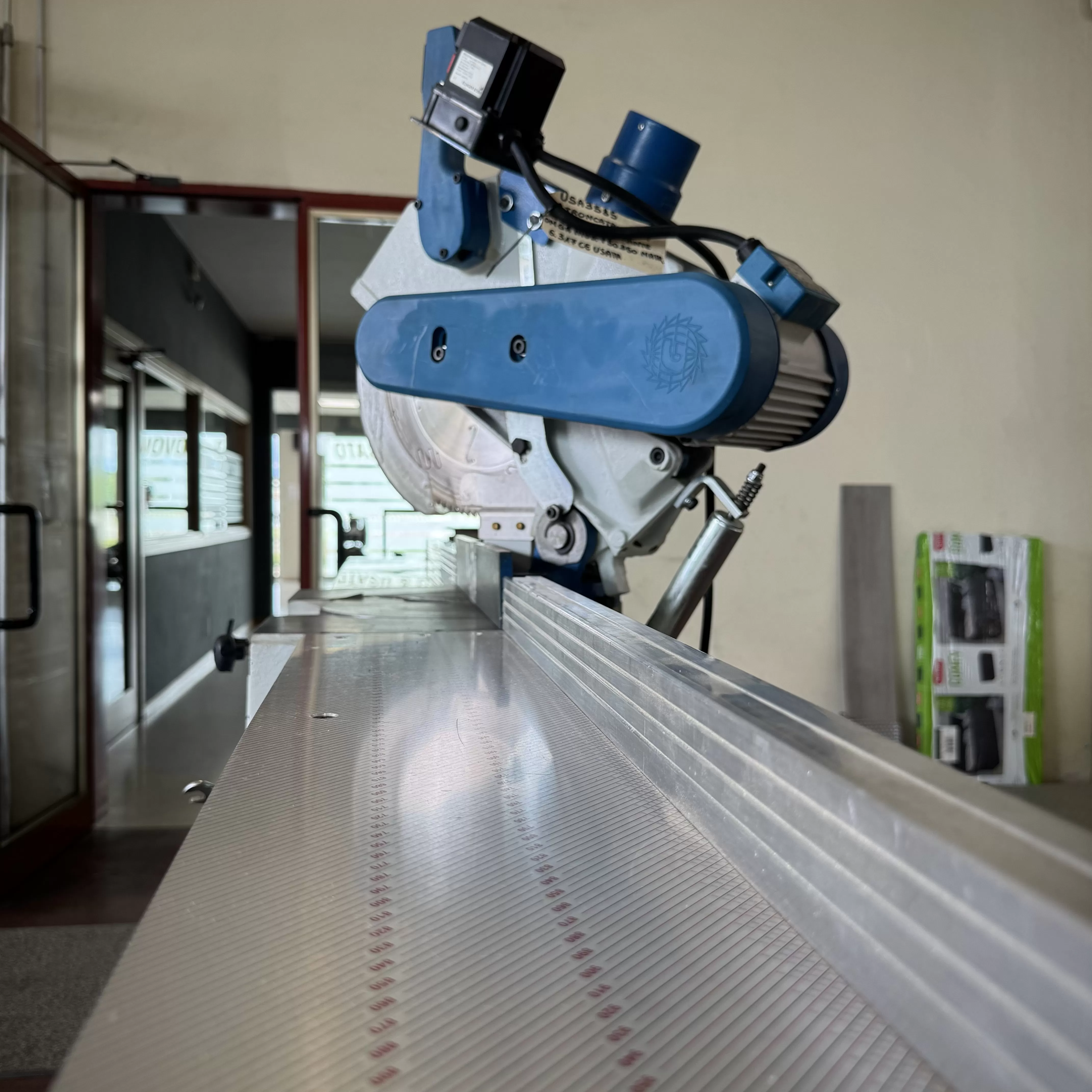 Troncatrice Radiale OMGA T 50 350 Usata &ndash; Lama 350mm, 2.21kW, Trifase (Anno 2010) - Ottime Condizioni