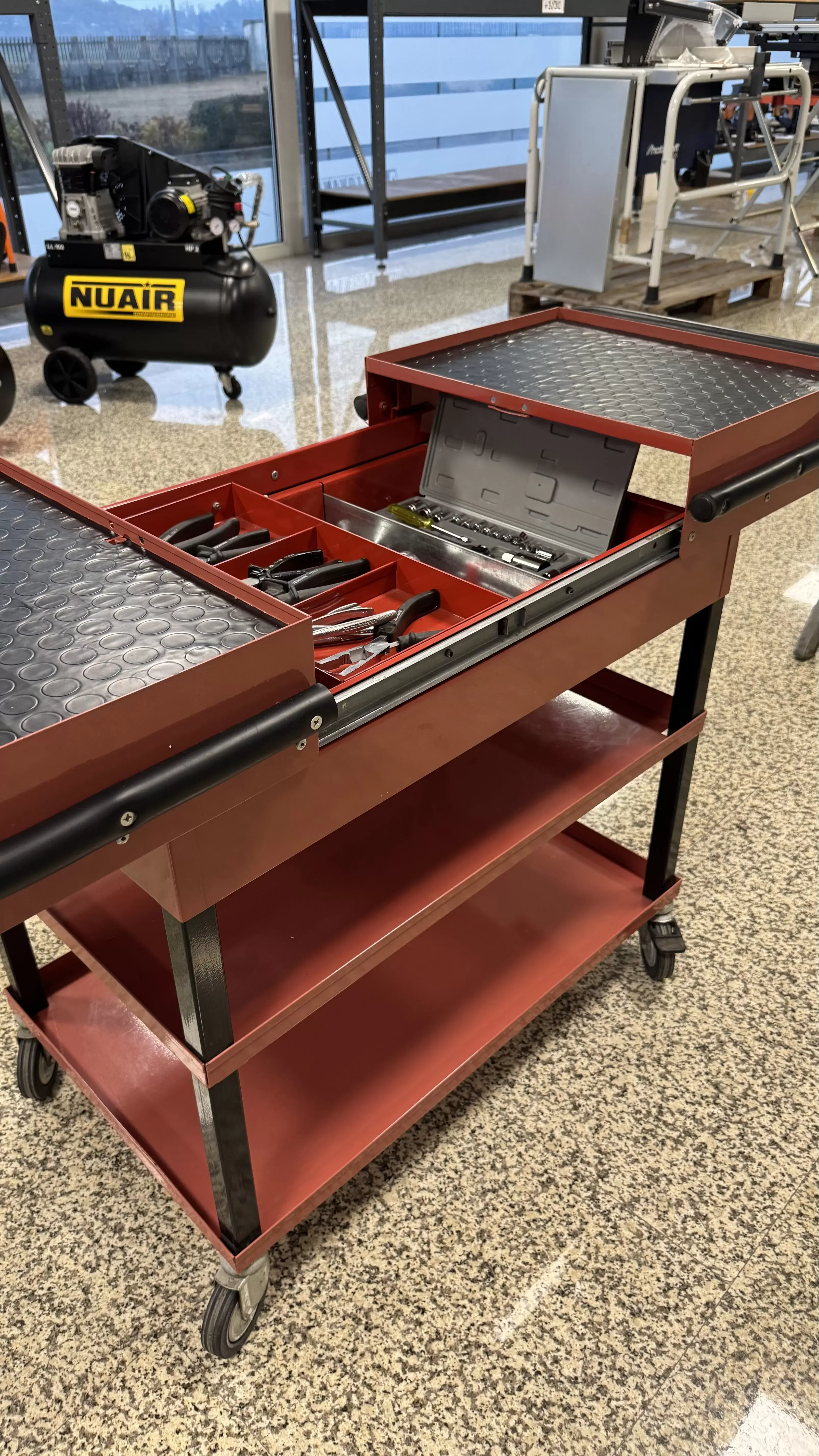 Carrello Portachiavi Completo Di Utensili