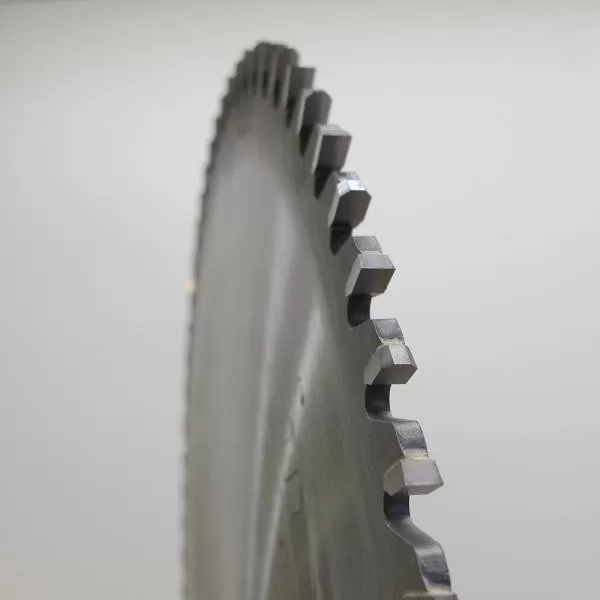 Lama Circolare Universale In Hm Silenziata E Cromata &oslash; 250 X 3.2 / 2.2 X 30 Z 80 Tp